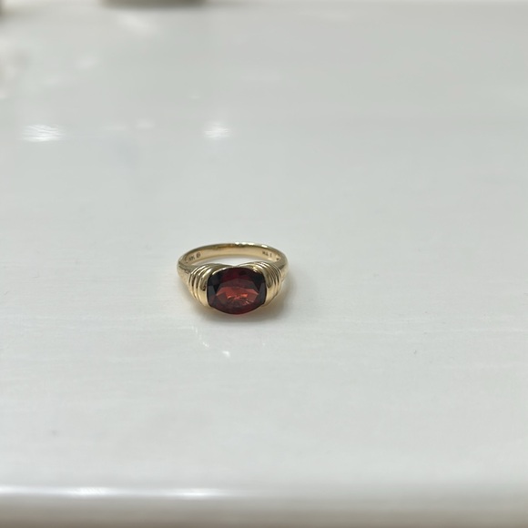 Mejuri Heirloom 14K Gold Ring - Garnet - Picture 7 of 9